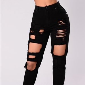 Boyfriend fit, distressed jeans